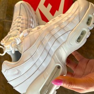 NIKE WOMANS AIR MAX 95- BRAND NEW NEVER WORN